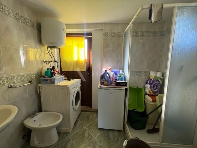 Samostojeća kuća na velikoj parceli okružena zelenilom, Finida, Umag