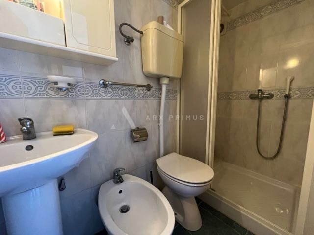 Samostojeća kuća na velikoj parceli okružena zelenilom, Finida, Umag