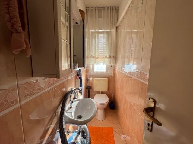 Samostojeća kuća na velikoj parceli okružena zelenilom, Finida, Umag