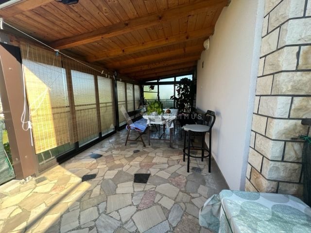 Samostojeća kuća na velikoj parceli okružena zelenilom, Finida, Umag