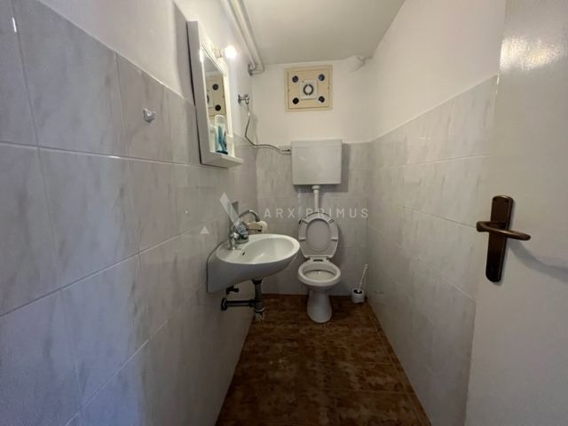 Samostojeća kuća na velikoj parceli okružena zelenilom, Finida, Umag