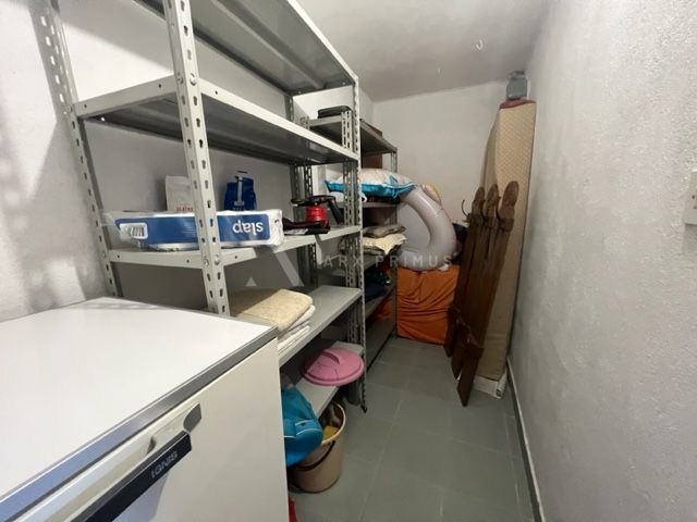 Samostojeća kuća na velikoj parceli okružena zelenilom, Finida, Umag