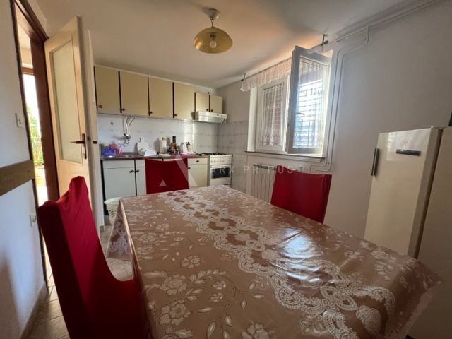 Samostojeća kuća na velikoj parceli okružena zelenilom, Finida, Umag