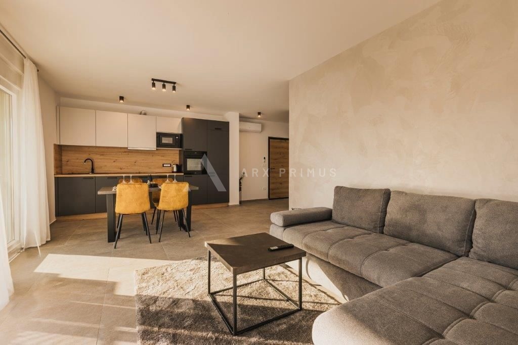 Kuća sa 3 stana i bazenom, Čepljani