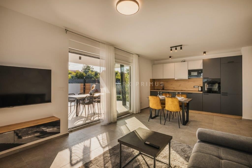 Kuća sa 3 stana i bazenom, Čepljani