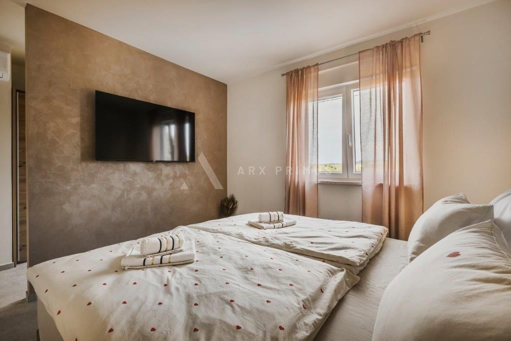 Kuća sa 3 stana i bazenom, Čepljani