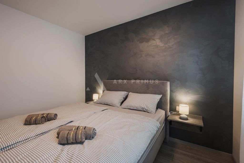 Kuća sa 3 stana i bazenom, Čepljani