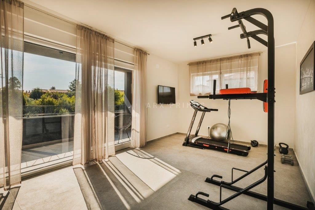 Kuća sa 3 stana i bazenom, Čepljani