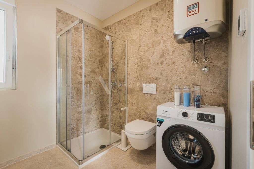 Kuća sa 3 stana i bazenom, Čepljani