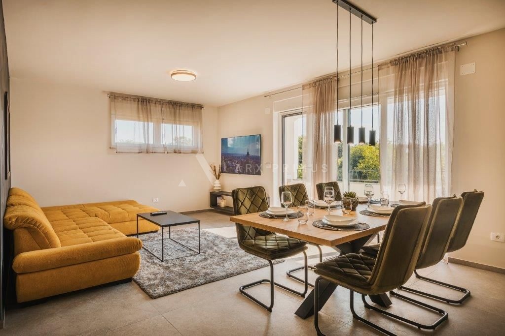 Kuća sa 3 stana i bazenom, Čepljani