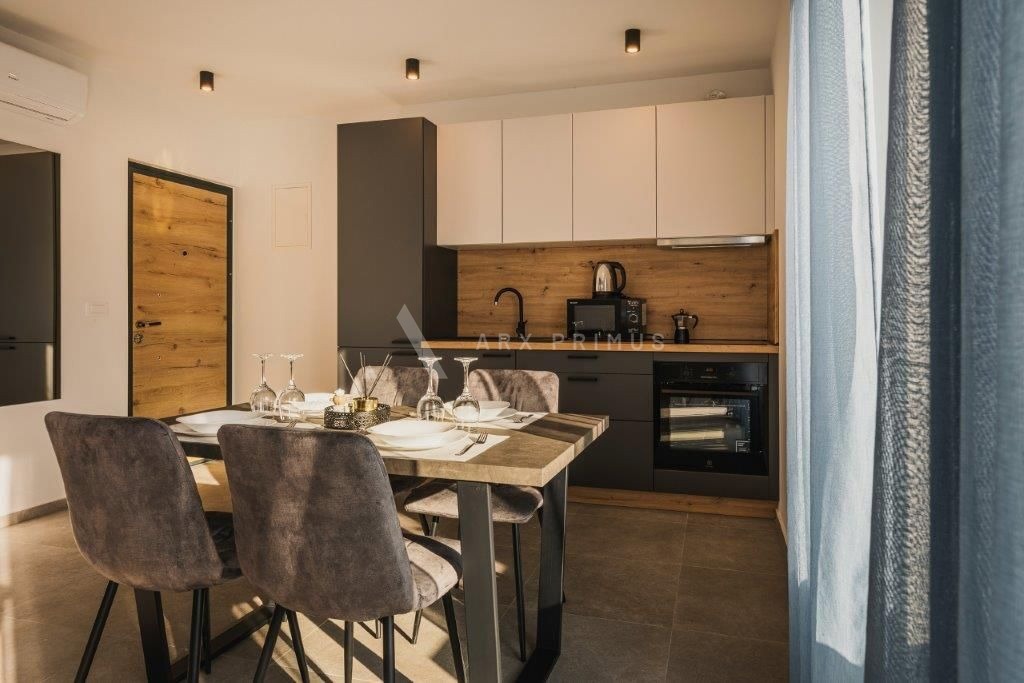 Kuća sa 3 stana i bazenom, Čepljani