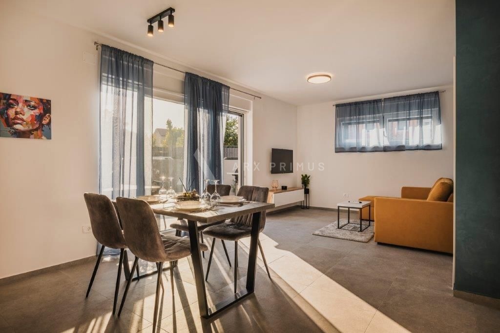 Kuća sa 3 stana i bazenom, Čepljani