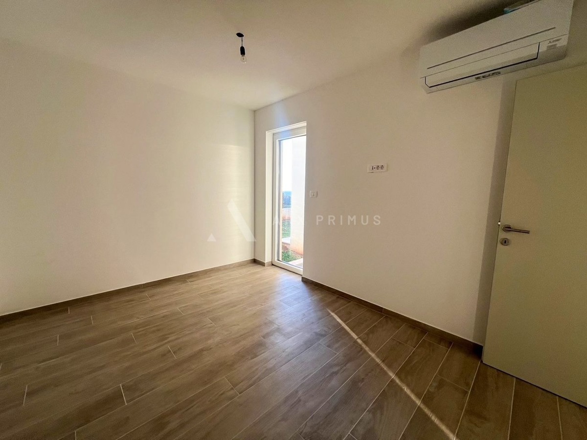 Veliki prizemni stan na top lokaciji, Zambratija, Umag