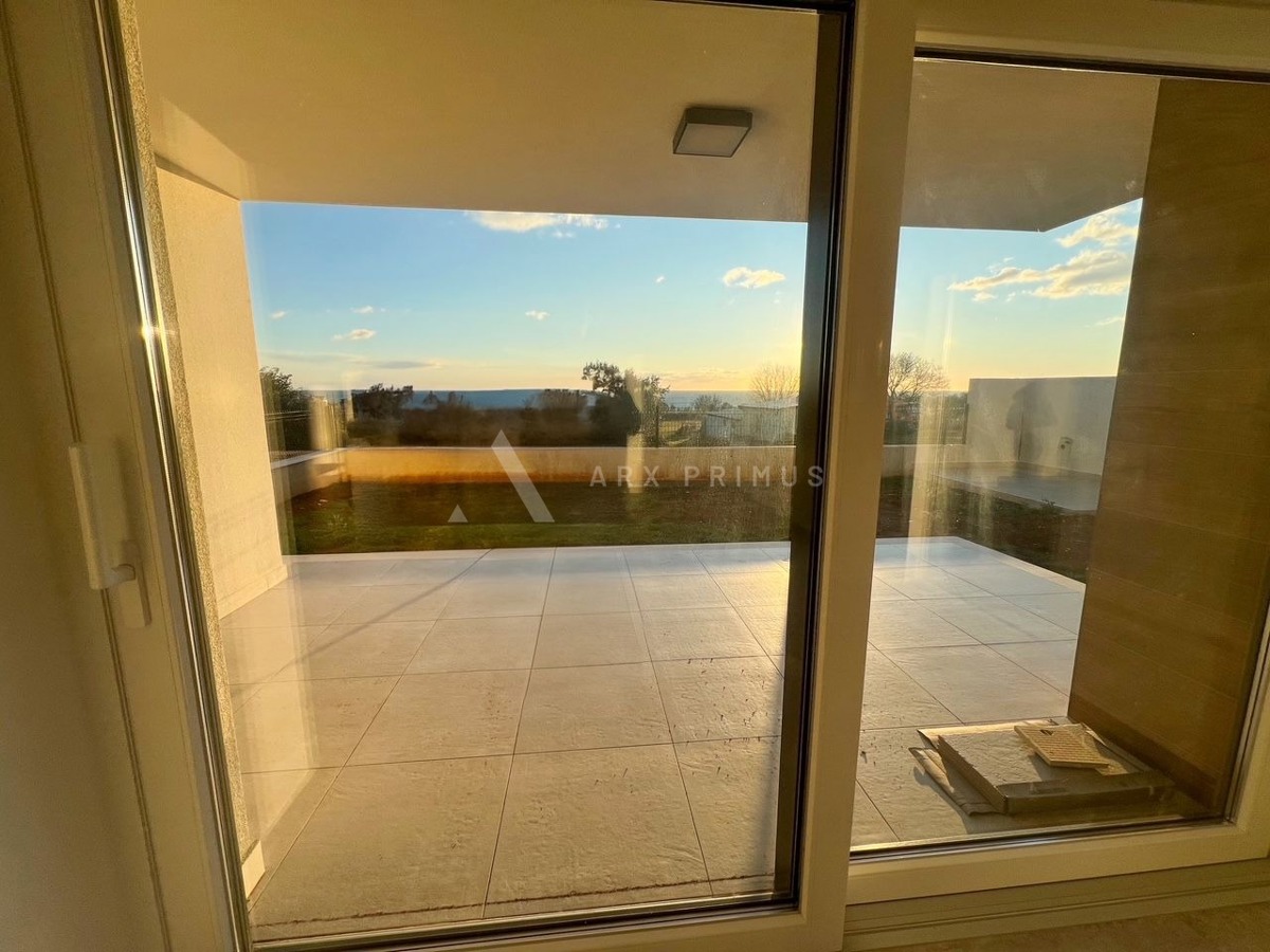 Veliki prizemni stan na top lokaciji, Zambratija, Umag