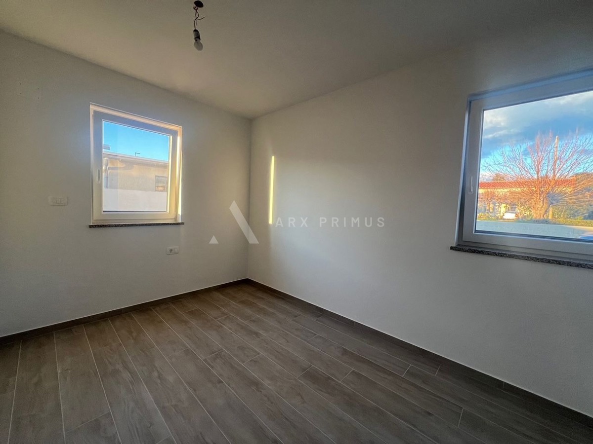 Veliki prizemni stan na top lokaciji, Zambratija, Umag