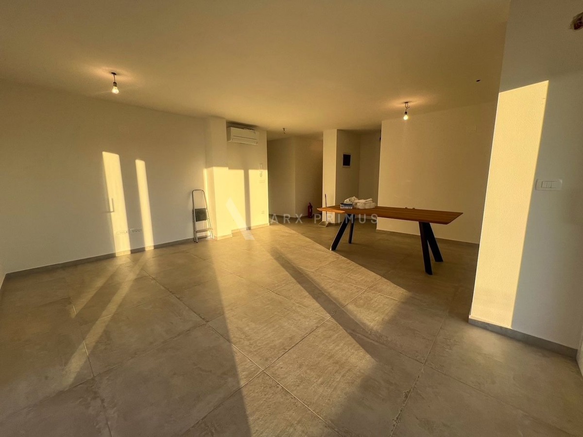 Veliki prizemni stan na top lokaciji, Zambratija, Umag