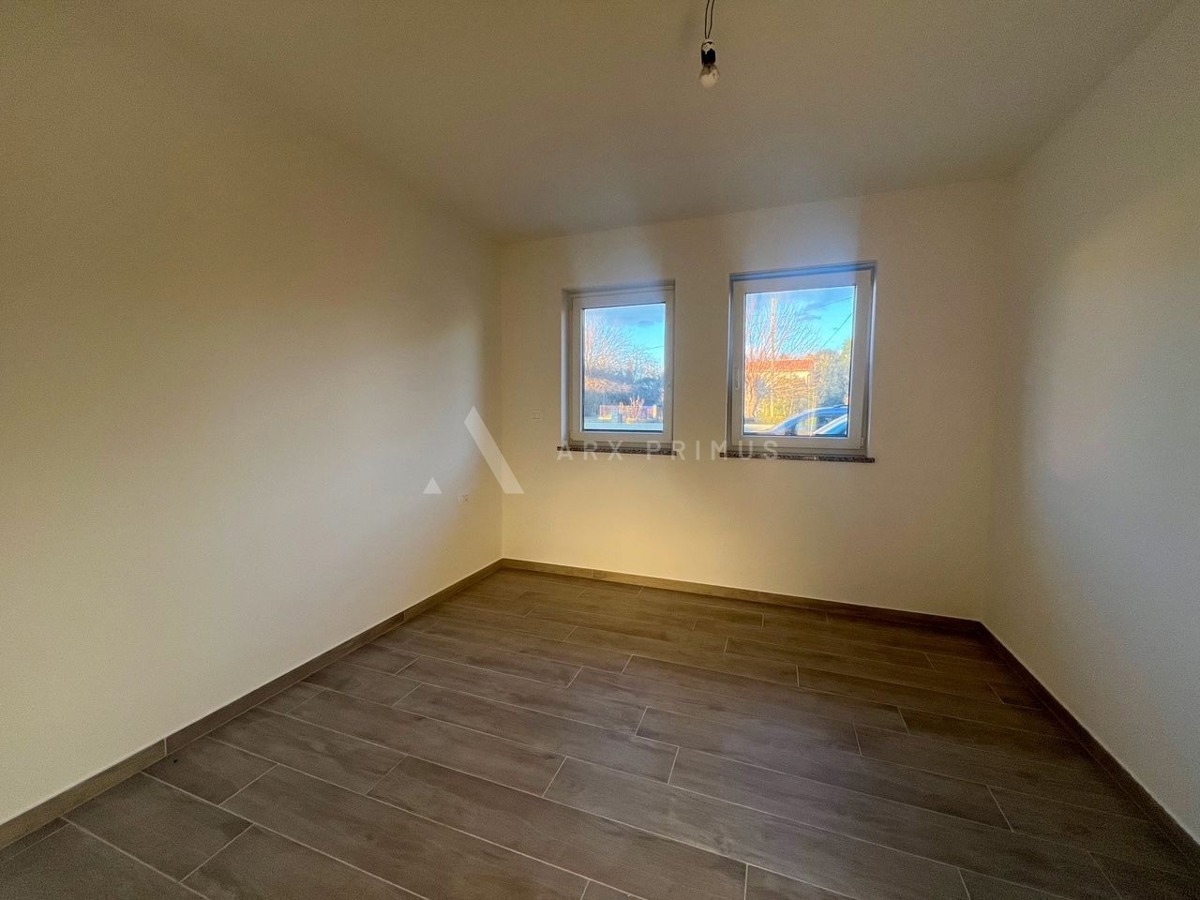 Veliki prizemni stan na top lokaciji, Zambratija, Umag