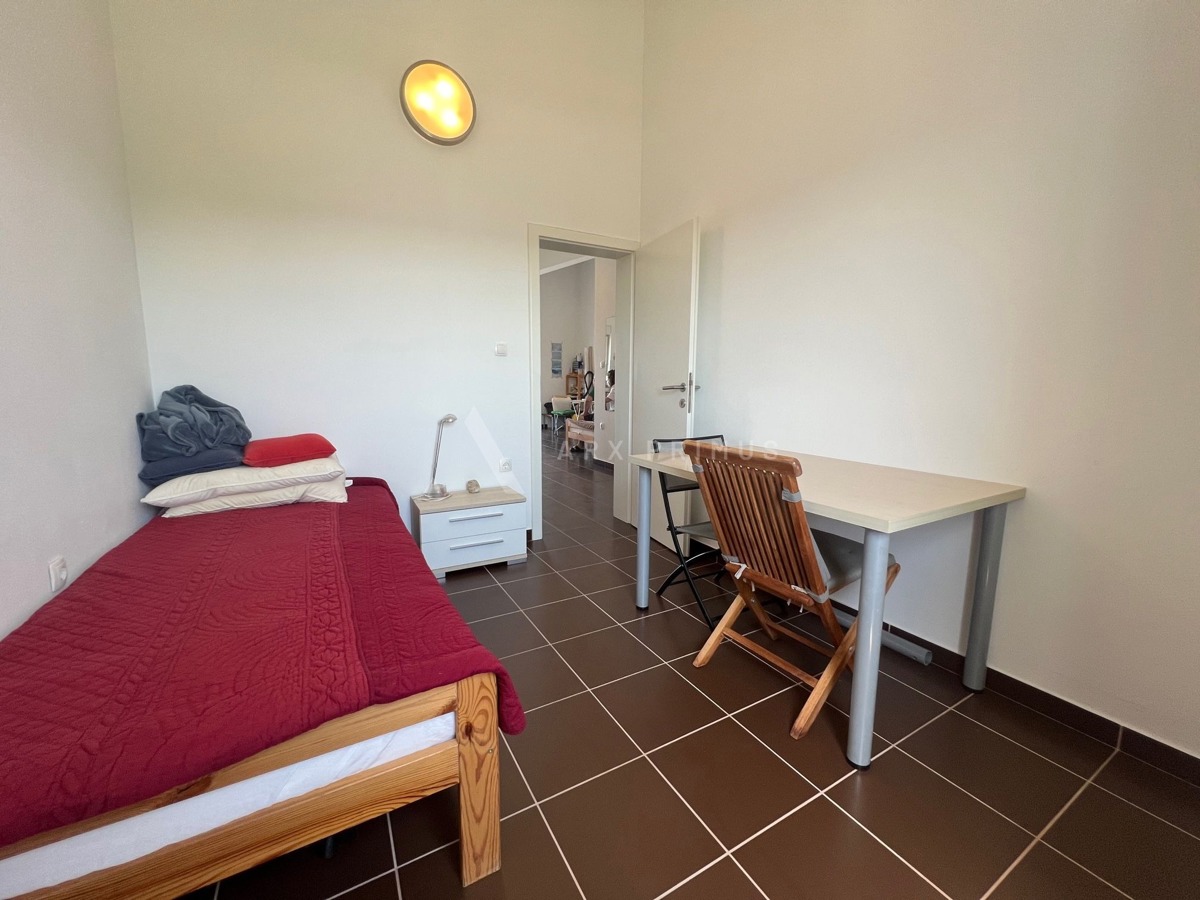 Stan s prekrasnim pogledom u Novigradu