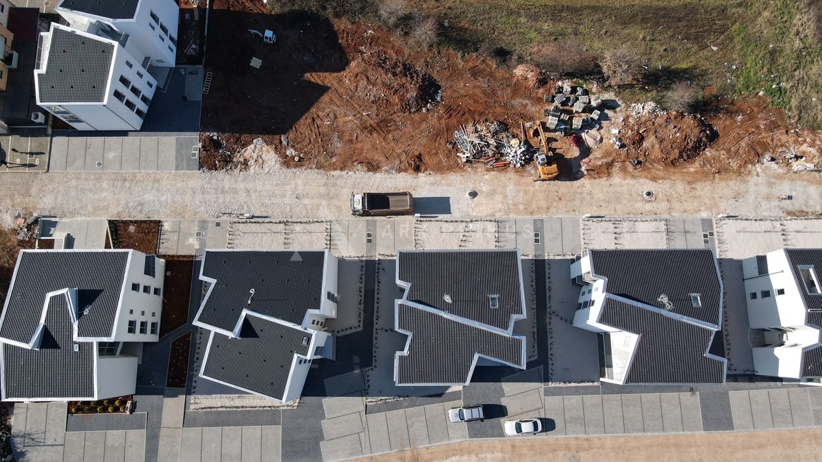 Veliki dvoetažni stan s pogledom na more, Zambratija, Umag