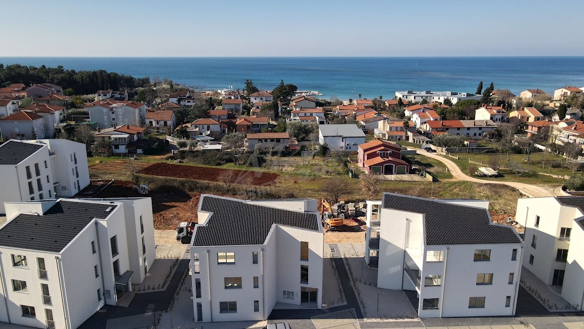 Ampio appartamento su due piani con vista mare, Zambratija, Umago