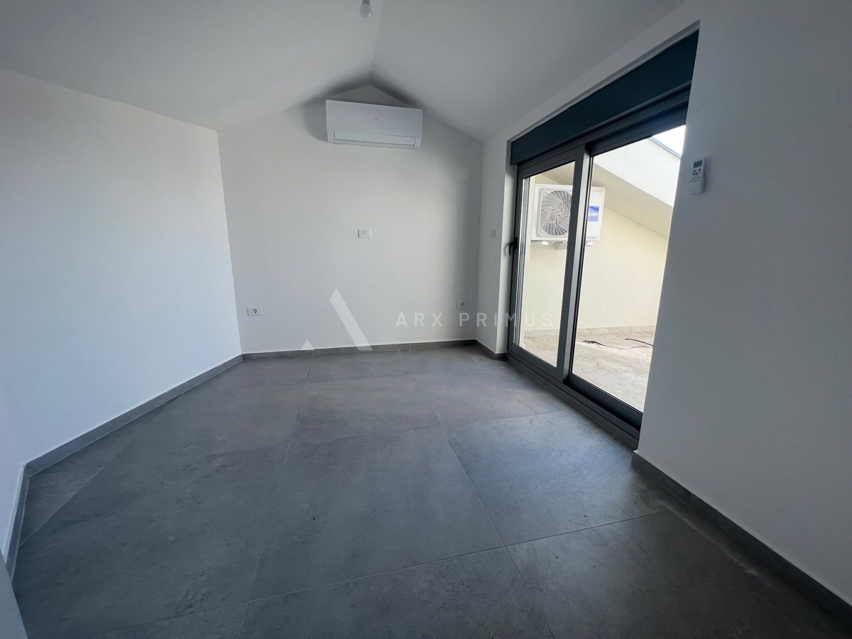 Veliki dvoetažni stan s pogledom na more, Zambratija, Umag