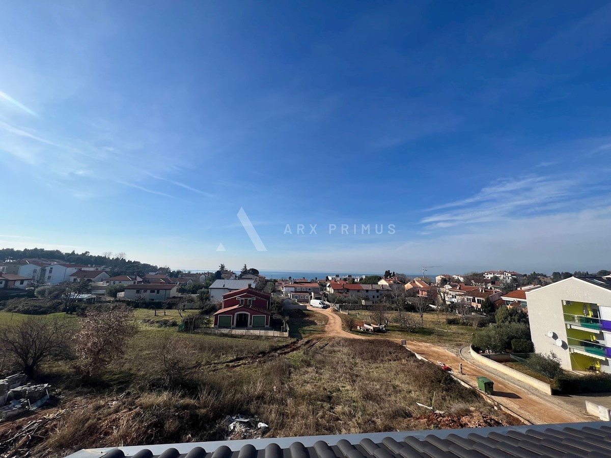 Ampio appartamento su due piani con vista mare, Zambratija, Umago