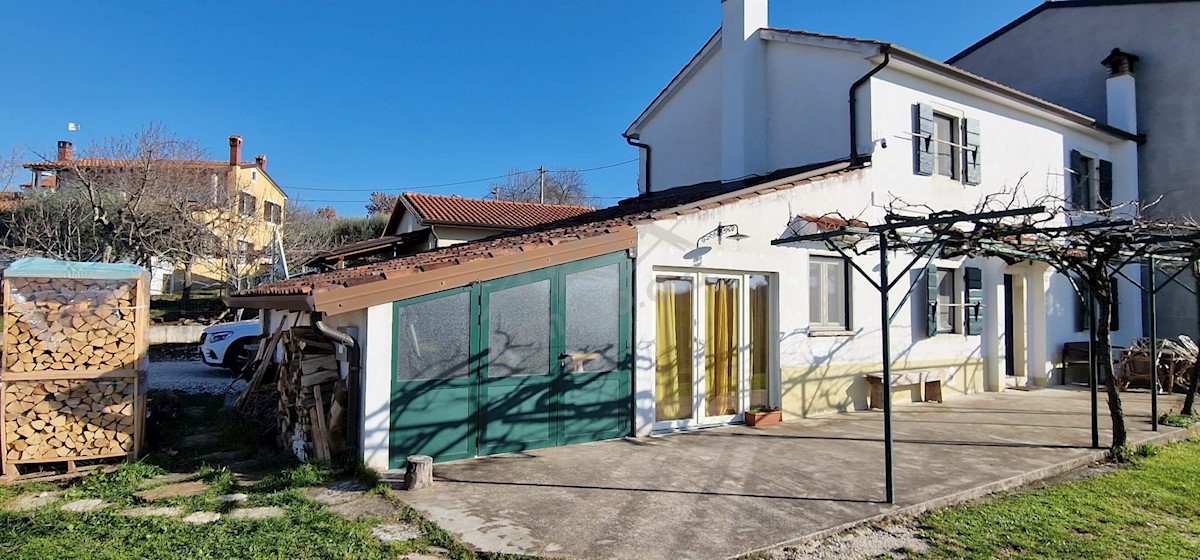 Una bellissima proprietà con vista su Umago e sul mare