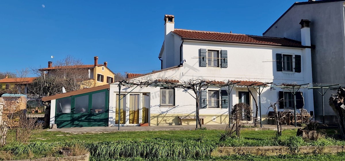 Una bellissima proprietà con vista su Umago e sul mare