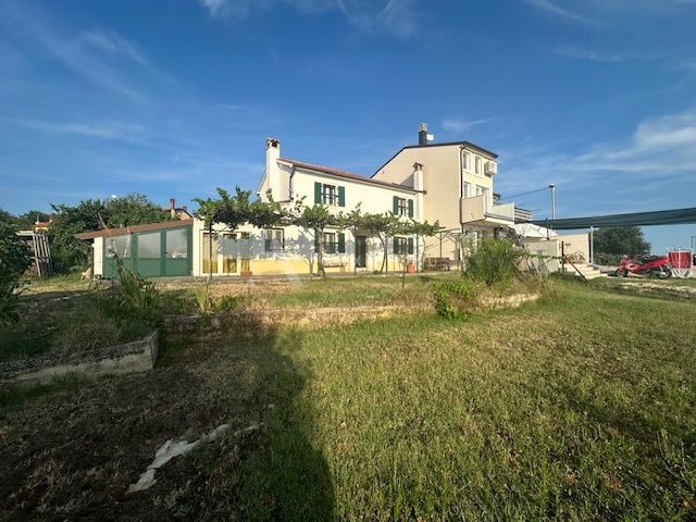 Prekrasno imanje s pogledom na Umag i more