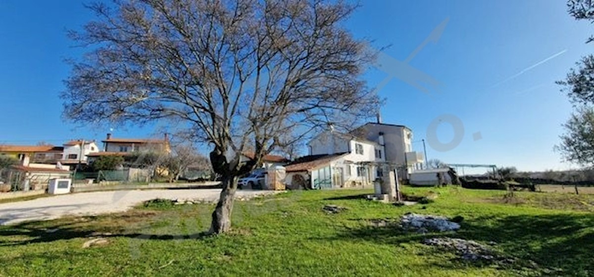 Una bellissima proprietà con vista su Umago e sul mare