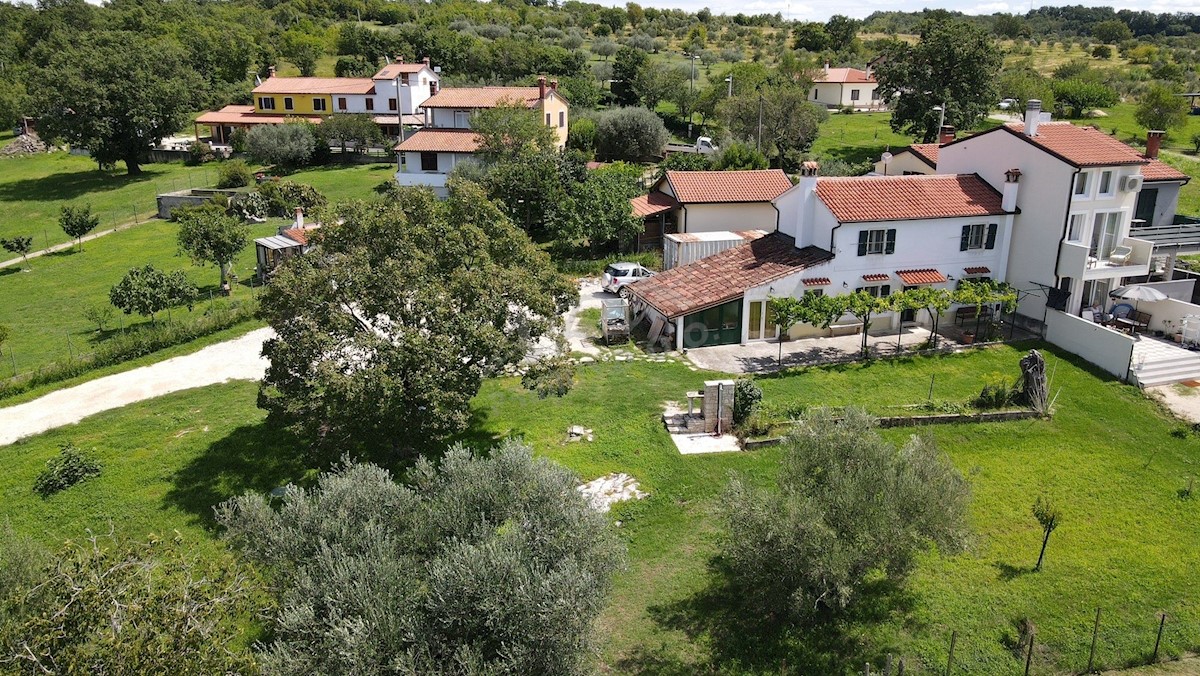 Una bellissima proprietà con vista su Umago e sul mare