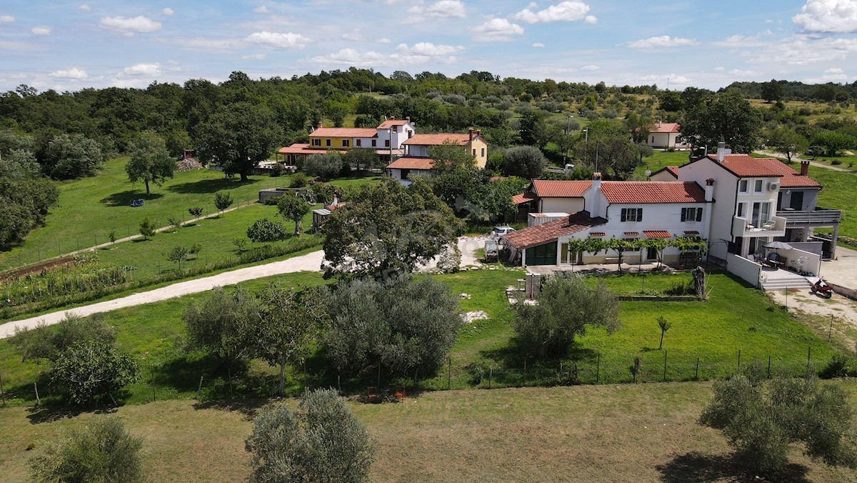 Una bellissima proprietà con vista su Umago e sul mare