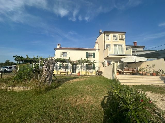 Prekrasno imanje s pogledom na Umag i more