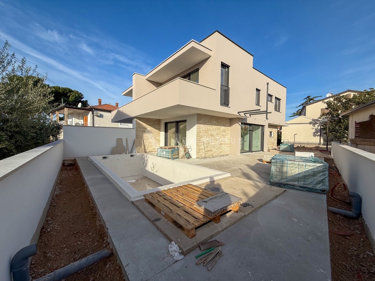 Casa bifamiliare in posizione privilegiata, Punta, Umago