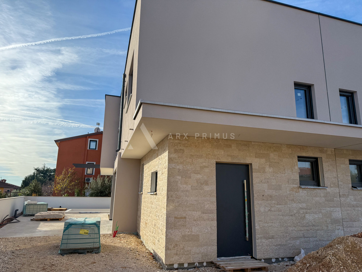 Casa bifamiliare in posizione privilegiata, Punta, Umago