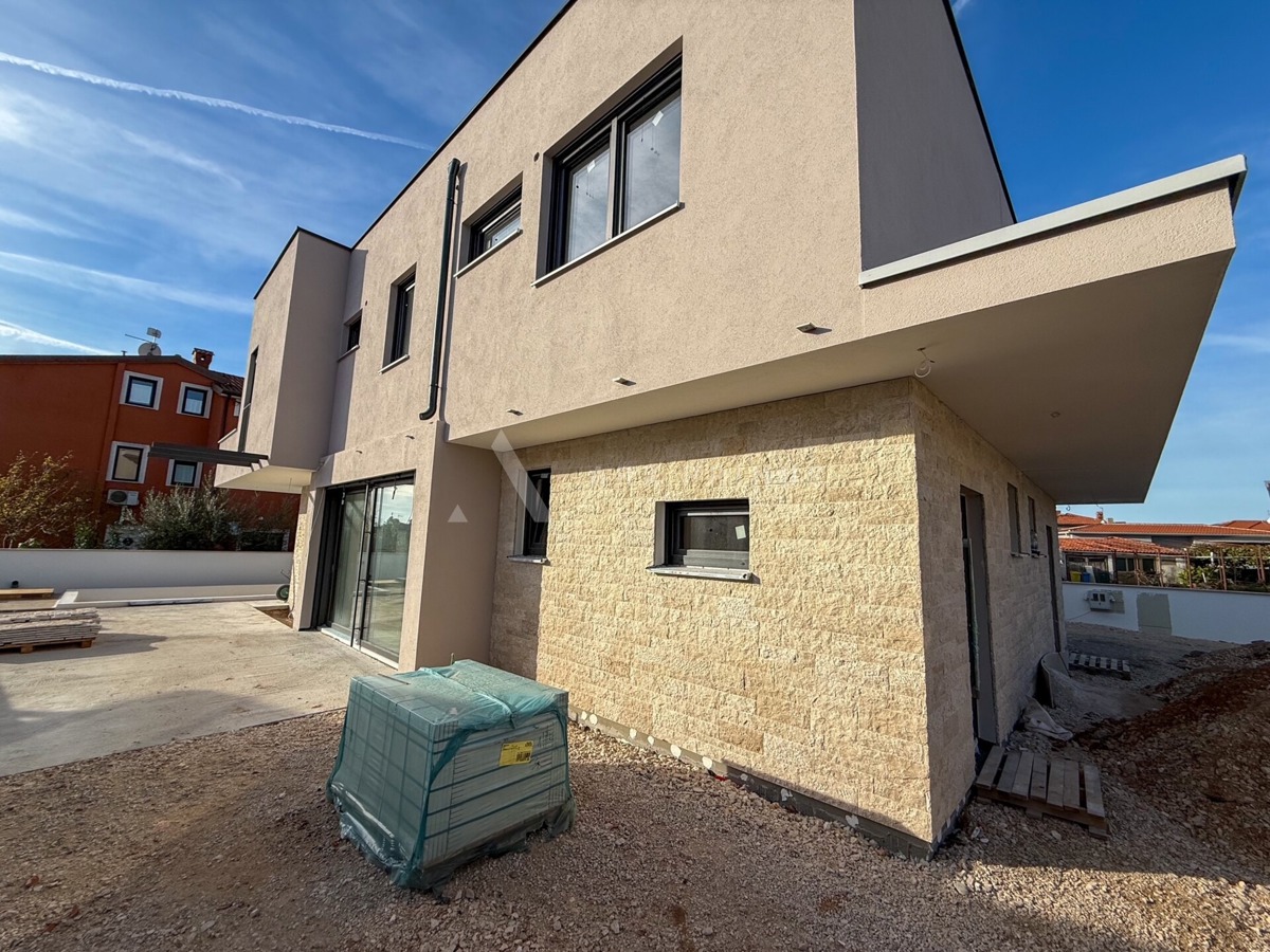 Casa bifamiliare in posizione privilegiata, Punta, Umago