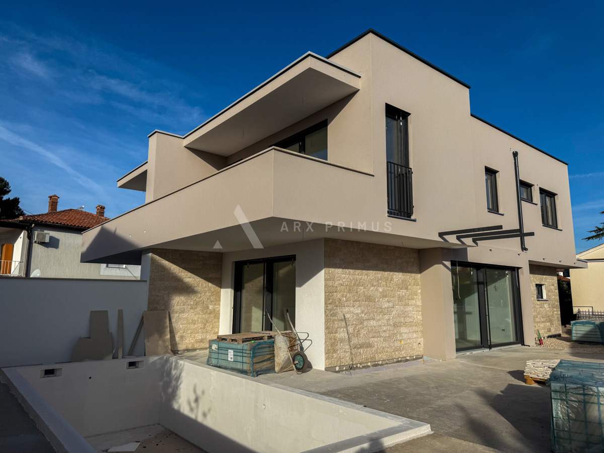 Casa bifamiliare in posizione privilegiata, Punta, Umago