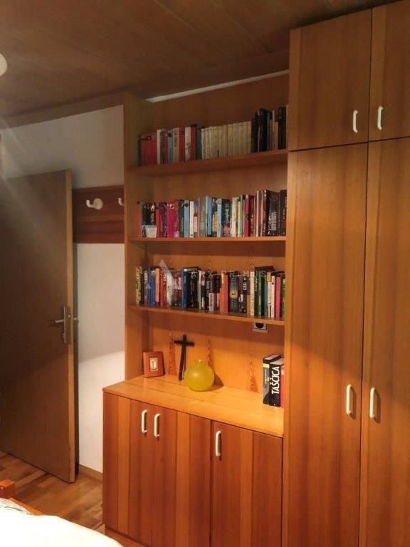 Kuća na super lokaciji u Zambratiji