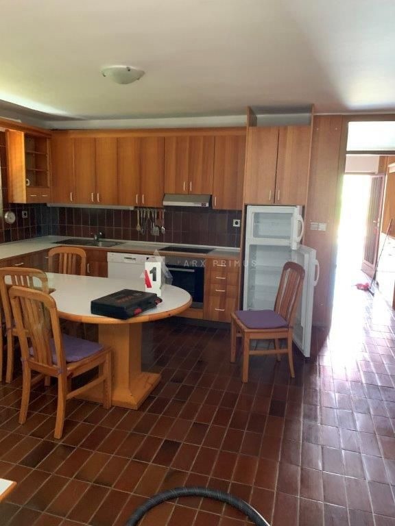 Kuća na super lokaciji u Zambratiji