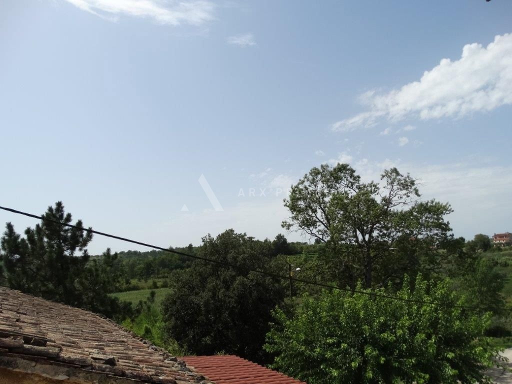 Stara istarska kuća sa velikom parcelom za izgradnju nove kuće