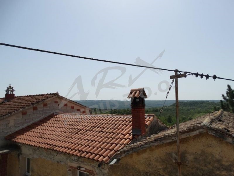 Vecchia casa istriana con un grande terreno per costruire una nuova casa