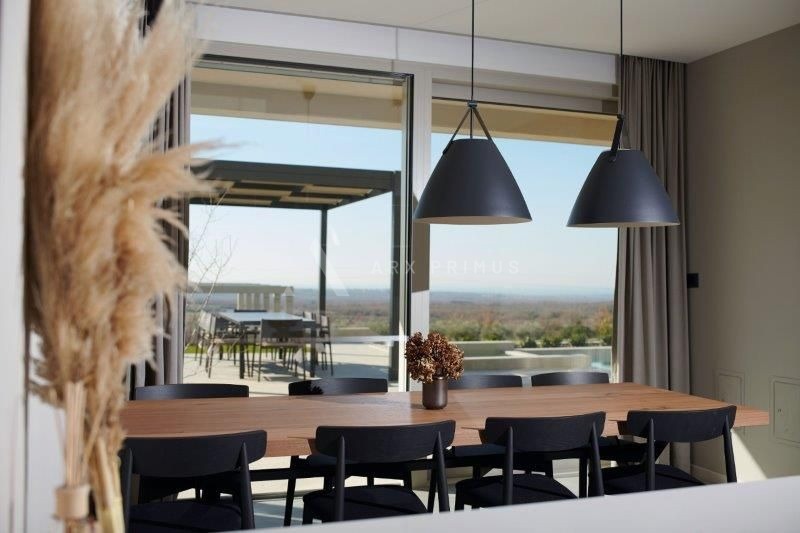 Prekrasna vila sa otvorenim pogledom