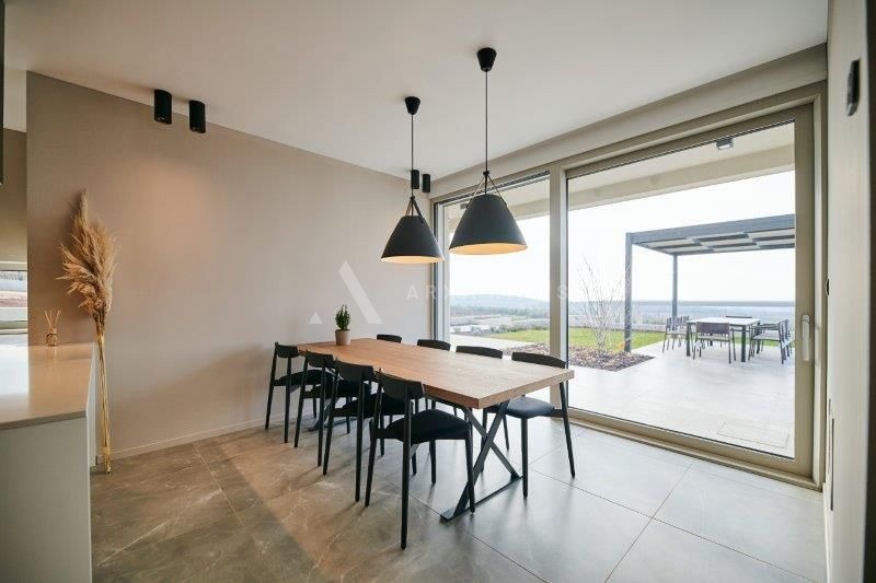 Prekrasna vila sa otvorenim pogledom