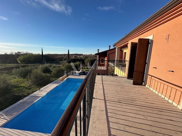 Veliki stan s pogledom na more i bazenom, Kaldanija