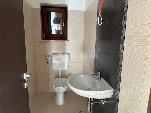 Veliki stan s pogledom na more i bazenom, Kaldanija