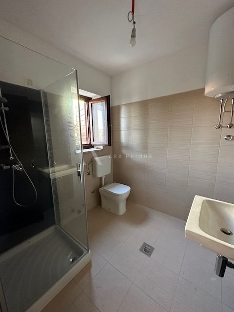 Veliki stan s pogledom na more i bazenom, Kaldanija