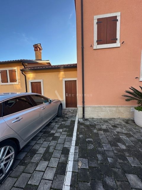 Veliki stan s pogledom na more i bazenom, Kaldanija