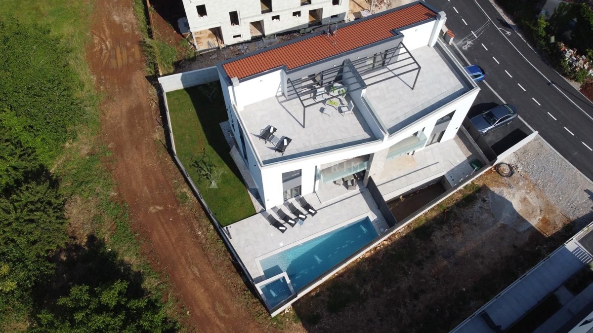 Vila s bazenom, Umag