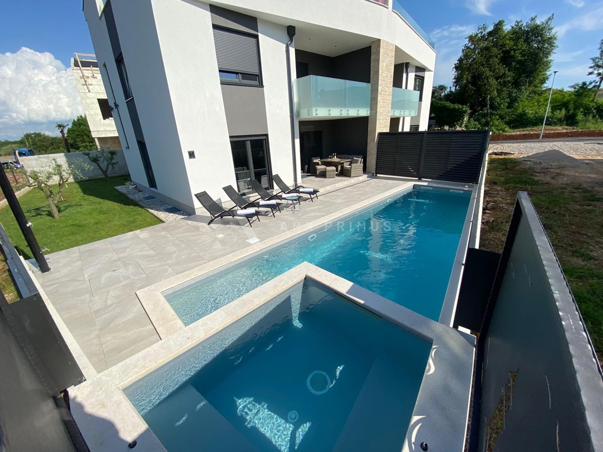 Vila s bazenom, Umag