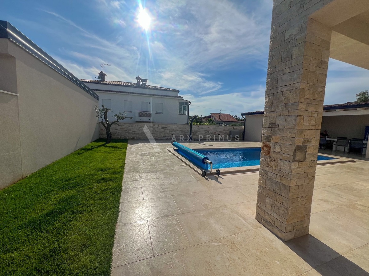 Villa di lusso con piscina, zona Umago